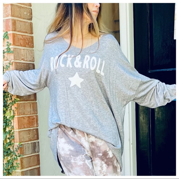 Made in Italy Rock and Roll soft loose Fit sweater - Picture 2 of 9